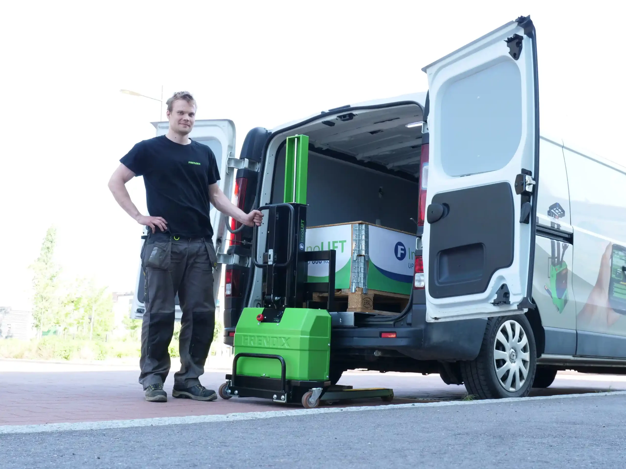 Frendix Deutschland InnoLIFT und Lieferwagen.